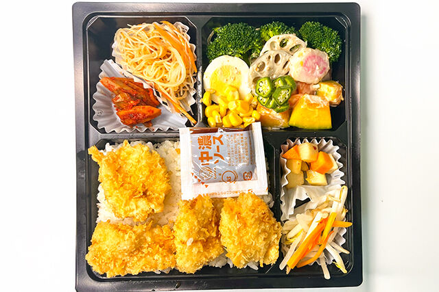 【彩り豊かで野菜豪快】マグロカツソース