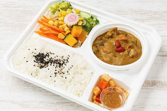 焼肉吉江薬膳食堂-大人気満足 鶏ももジャガイモカレー＆彩り豊かな野菜弁当