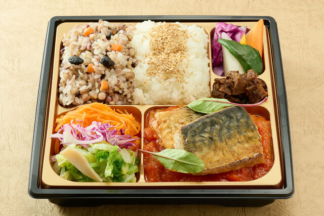 TATEOKA TAKESHI（兵庫店）-鯖のポワレバスク風 十六穀米とバーニャカウダ