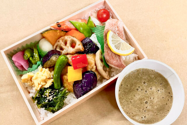 鎌倉自然堂-ゆず鶏と野菜の黒酢自然薯麦とろ弁当