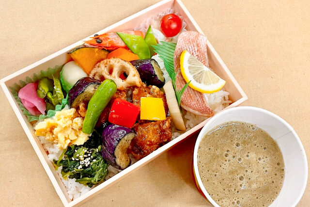 鎌倉自然堂-まぐろ竜田と野菜の黒酢自然薯麦とろ弁当