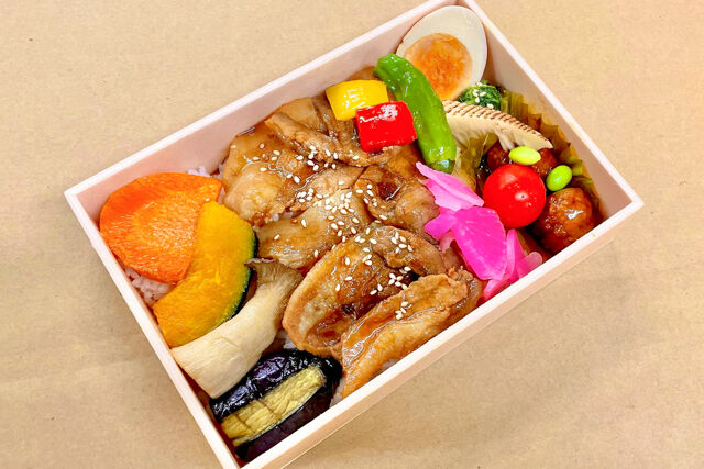 鎌倉自然堂-旬野菜グリルの黒豚すき焼き重