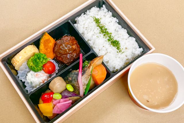 鎌倉自然堂-自然薯麦とろ膳（ハンバーグ）