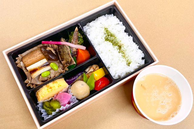 鎌倉自然堂-自然薯麦とろ膳（和牛すき焼き）