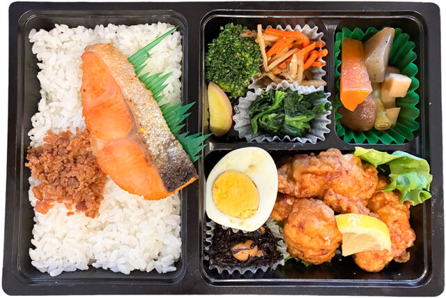 鮭の塩焼きと唐揚げ弁当
