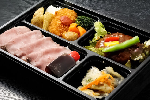 熟成ローストビーフと洋食 雫〜shizuku〜（名古屋店）-自家製煮込みハンバーグと和牛ローストビーフ丼
