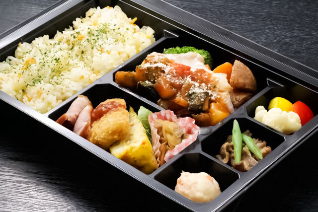 熟成ローストビーフと洋食 雫〜shizuku〜（名古屋店）-本日の鮮魚のムニエル～西洋野菜のトマトソース～