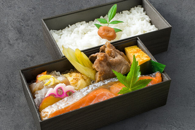 魚匠 正（まさ）（東京店）-鮭とすき焼きの二段御膳