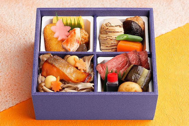 なだ万厨房 仙台店-ローストビーフと鮭きのこ御飯のお弁当