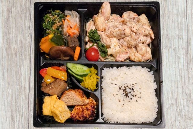 鶏屋いちごいちえ上本町-焼き鳥屋さんのとりまよ弁当