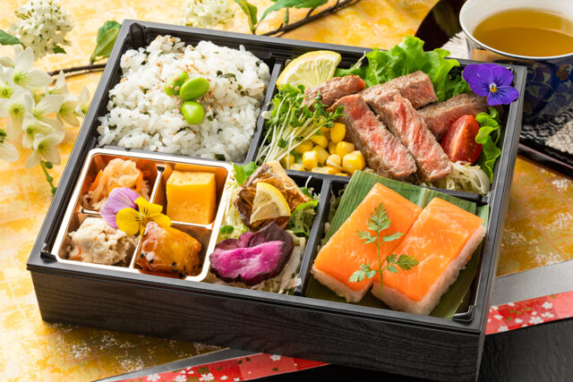とやま弁当（滋賀店）-富山県産ます寿司弁当〜特選トロます寿司と特製牛ステーキ〜