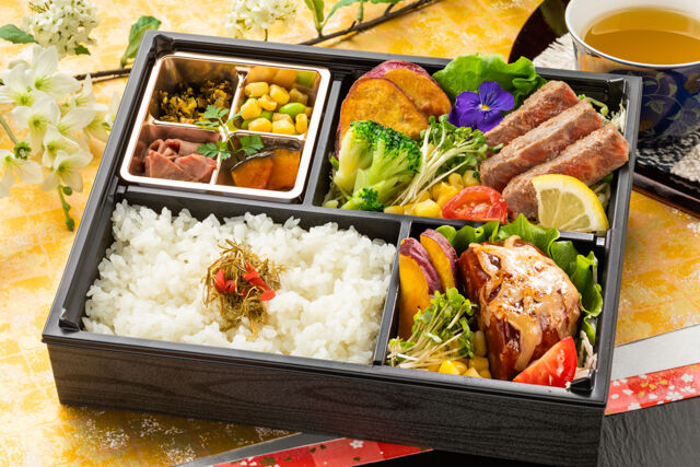 とやま弁当（滋賀店）-善〜特製牛ステーキ小と彩りおかず〜