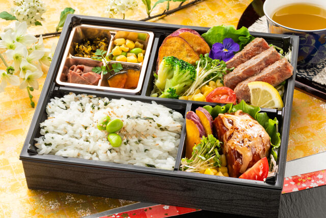 とやま弁当（滋賀店）-善〜特製牛ステーキ小と彩りおかず〜（わかめご飯）