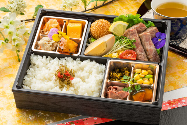 とやま弁当（滋賀店）-岳〜特製牛ステーキとごちそうおかず〜