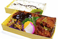 だぶるめいん-とんかつ名古屋みそソース×油淋鶏（鶏の薬味ソース）弁当