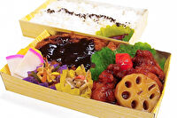 だぶるめいん-とんかつ名古屋みそソース×鶏と野菜の黒酢餡かけ弁当