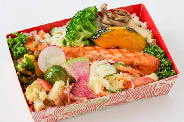 ビストロ食堂シェノリ-サーモンステーキと季節のピラフ