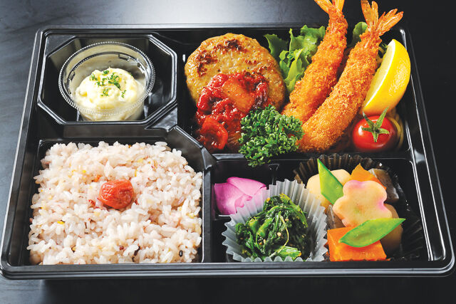 おもてなし弁当 団欒（東京店）-てごねハンバーグとエビフライの弁当