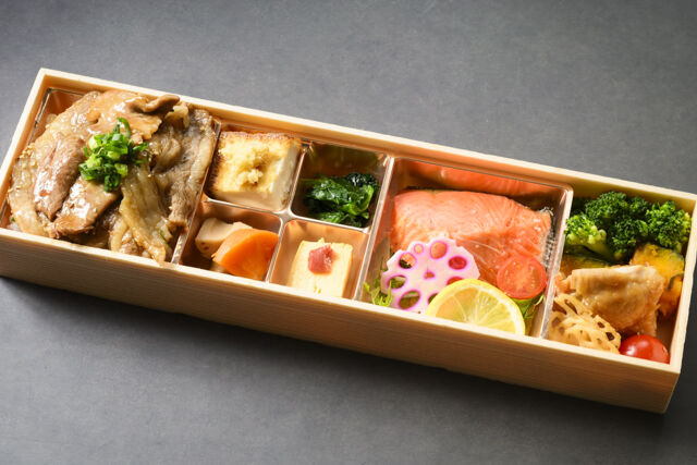 わやだ飯店-自家製塩麹の熟成焼き鮭と和牛カルビ焼き弁当