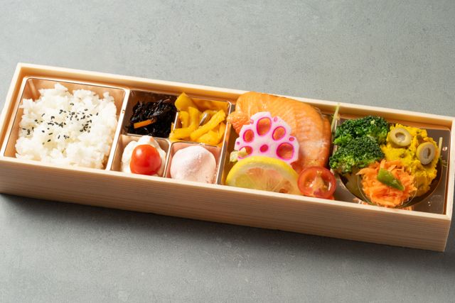 わやだ飯店-贅沢和彩膳・自家製麹漬け紅鮭と和彩総菜の焼き鮭膳