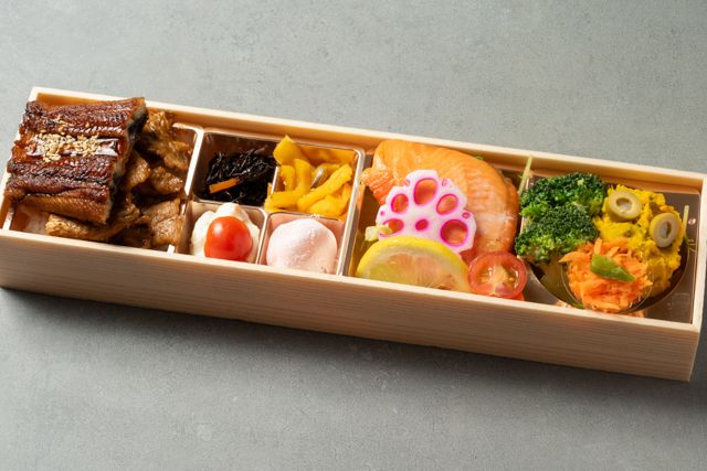 贅沢和彩膳・鰻の蒲焼と豚カルビの旨ダレ焼と麹漬け紅鮭焼膳