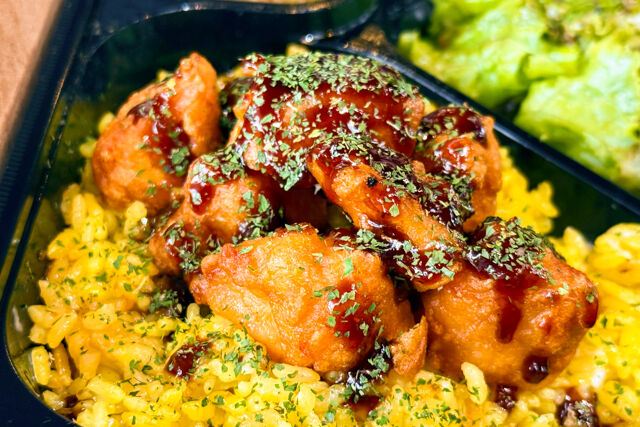 COURTSIDE-からあげ弁当（焦がしにんにく醤油仕立て）