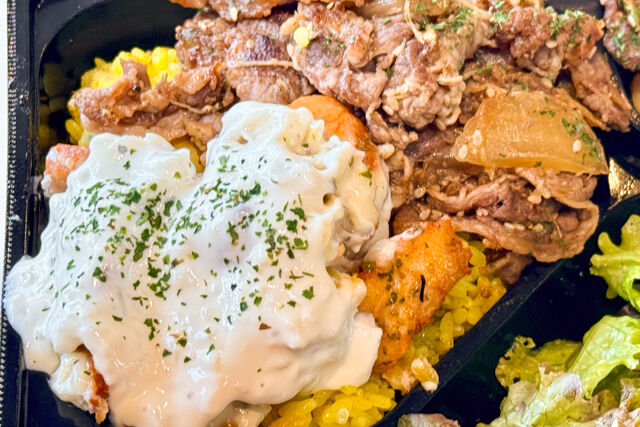 COURTSIDE-クリスピーフライドチキンとジンジャービーフの相盛りセット弁当