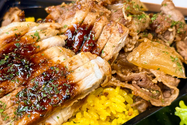 COURTSIDE-ジンジャービーフとポークステーキの相盛りセット弁当