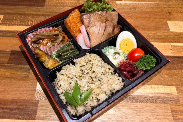 香る仕出し屋 きど元帥-照り焼きマグロステーキと香る茶飯弁当：上 ～jou～