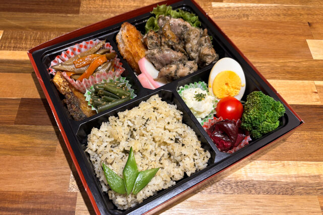 香る仕出し屋 きど元帥-鶏の赤しそ焼きと香る茶飯弁当：上 ～jou～
