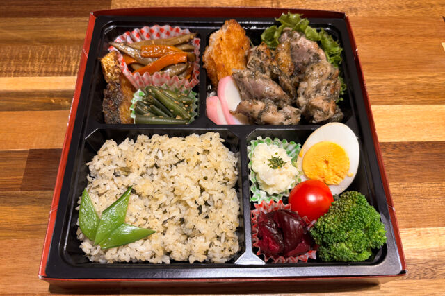 香る仕出し屋 きど元帥-鶏の赤しそ焼きと香る茶飯弁当：上 ～jou～