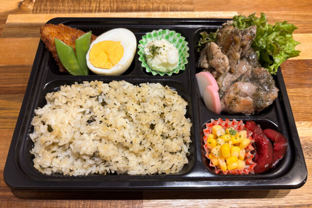 香る仕出し屋 きど元帥-鶏の赤しそ焼きと香る茶飯弁当：並 ～nami～
