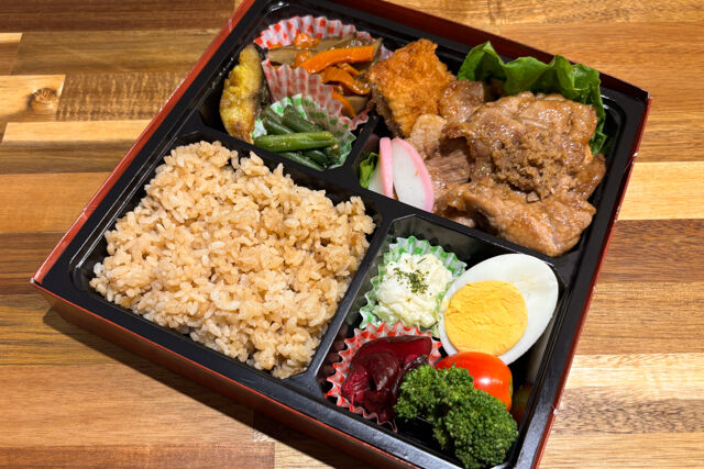 香る仕出し屋 きど元帥-盛り生姜香る豚のしょうが焼きとさくらごはん弁当 : 上 ～jou～