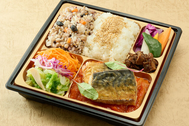 TATEOKA TAKESHI（滋賀店）-鯖のポワレバスク風 十六穀米とバーニャカウダ