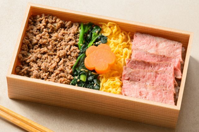 サーロインとそぼろ御膳