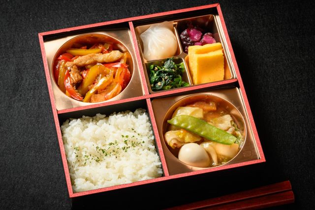 八宝菜と青椒肉絲弁当