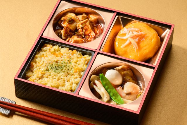 中華劉邦-八宝菜と麻婆豆腐の炒飯弁当