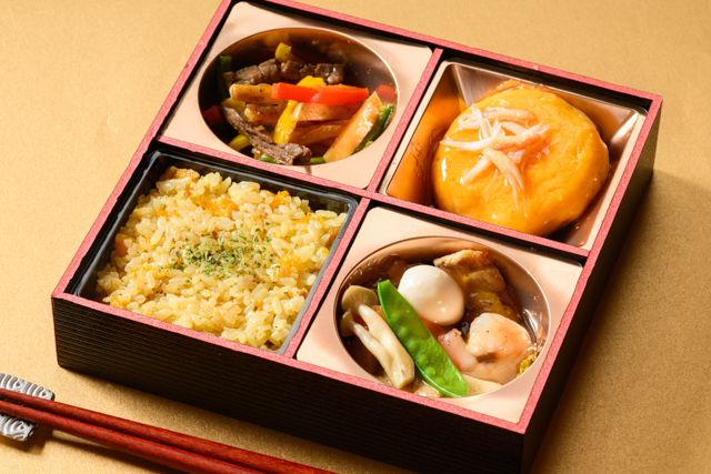 中華劉邦-八宝菜と青椒肉絲の炒飯弁当