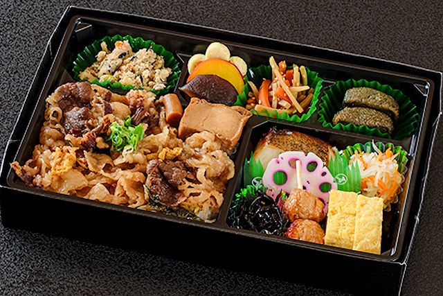 季節の魚と釜飯 魚信-知多牛すき焼きとカレイの幽庵焼き弁当