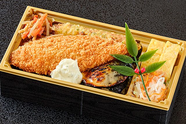 季節の魚と釜飯 魚信-鯖の照り焼き海苔弁当
