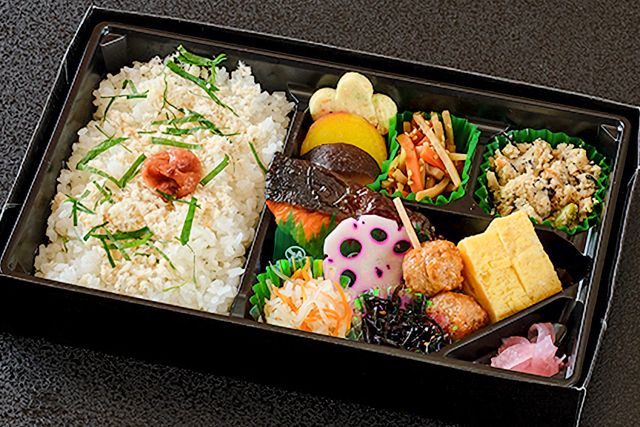 季節の魚と釜飯 魚信-鯛田麩と鮭の幽庵焼き弁当