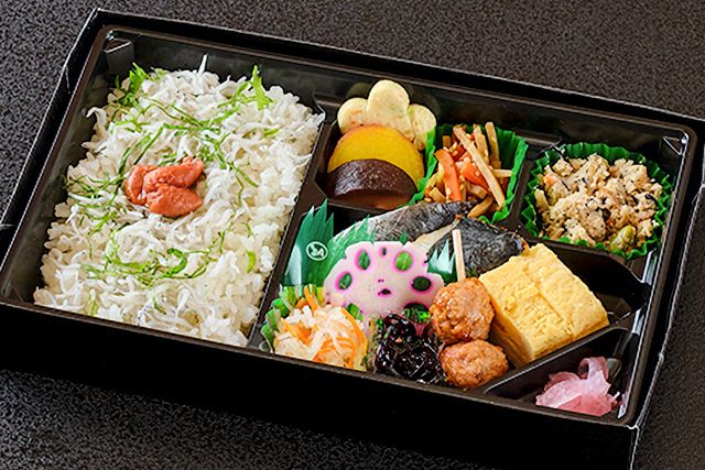 季節の魚と釜飯 魚信-梅しらすと鰆の幽庵焼き弁当