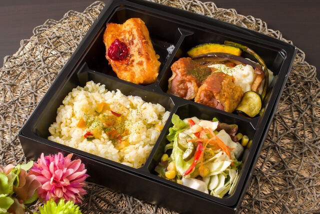 洋食＆フレンチトースト ラフテル-薫製鴨カツ赤ワインソース＆フレンチトースト弁当