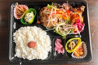 ビストロデリス-ビストロデリスのリブアイステーキ・牛肉100％ハンバーグ抱き合わせ弁当