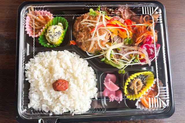 ビストロデリス-ビストロデリスのリブアイステーキ・牛肉100％ハンバーグ抱き合わせ弁当