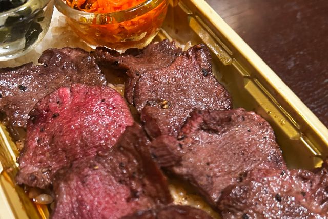 ビストロデリス-絶品！オススメ牛タン重！