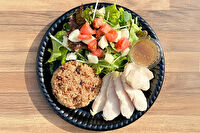 サラダイスTOKYO／サラダと酵素玄米ボックスでヘルシーに満腹を-【サラダと肉と酵素玄米】低温調理チキン×モッツァレラチーズのガーデンサラダ×酵素玄米