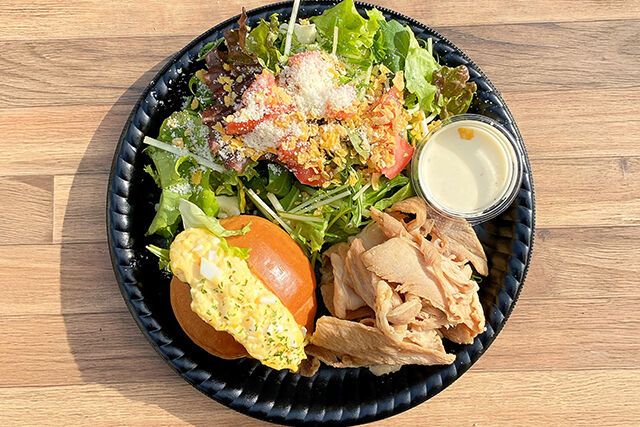サラダイスTOKYO／サラダと酵素玄米ボックスでヘルシーに満腹を-【サラダとタンパク質とサンド】豚しゃぶ×シーザーサラダ×玉子サンド