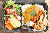 グランデリカ／早朝配達OK ロケ・イベントで人気の定番洋食弁当-【大人のお子様ランチ】手作りキーマカレー×生姜焼き×エビフライタルタルソース添えボックス