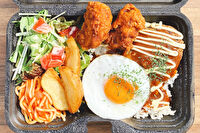 グランデリカ／早朝配達OK ロケ・イベントで人気の定番洋食弁当-【人気急上昇】【大人のお子様ランチ】ロコモコ×手仕込み唐揚げボックス